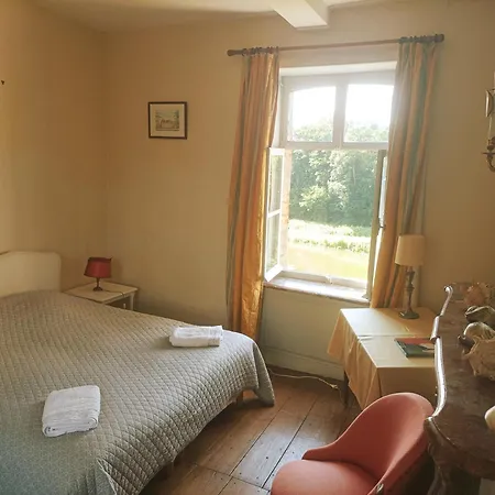 Chateau D'hugemont- Aile Du Parc 度假居 *