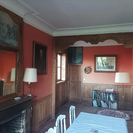 Chateau D'hugemont- Aile Du Parc 度假居 *